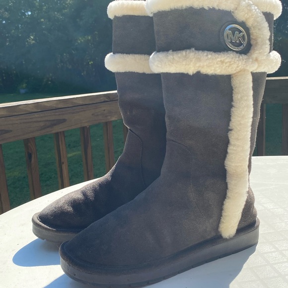 MK Ugg like Winter Boots - 10 - Picture 3 of 5